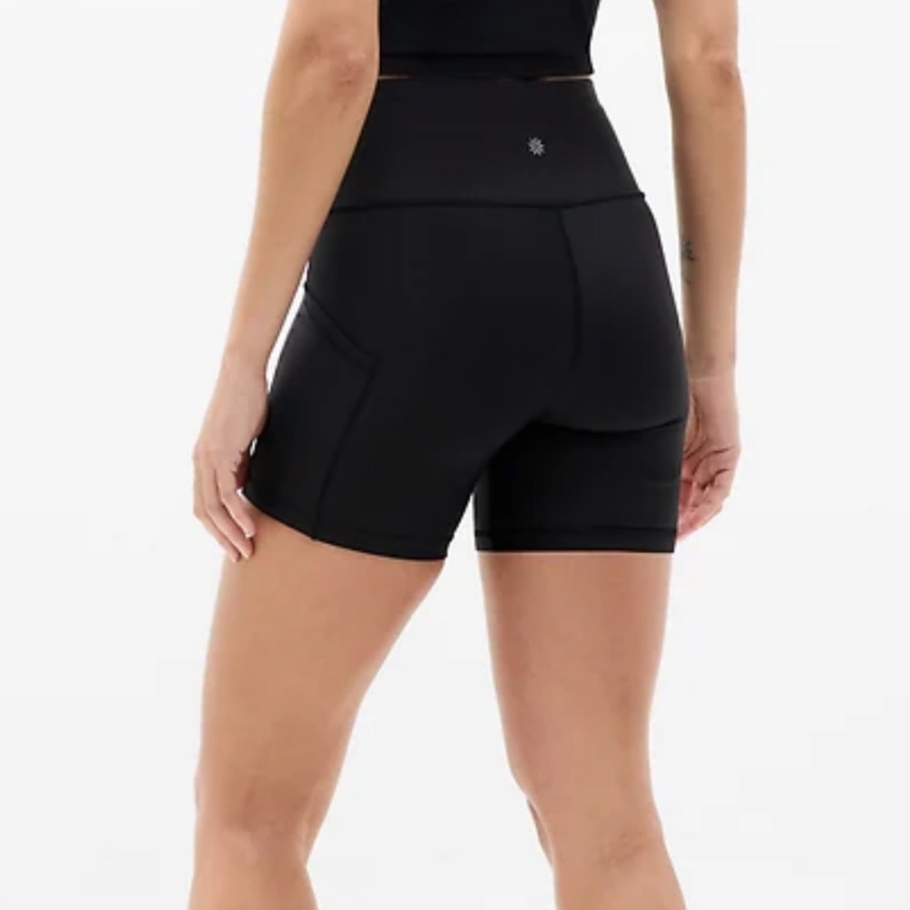 Athleta Junior’s Size Medium High Rise 5" Short